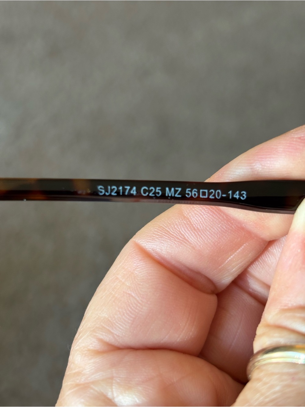 SOJOS Gradient Tortoise Shell Sunglasses - Picture 6 of 9